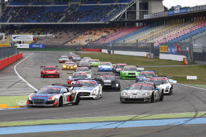 Ein volles Starterfeld präsentiert die STT in Hockenheim Foto: Patrick Holzer